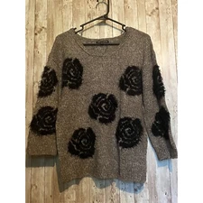 Women's Gray Cable & Gauge Fuzzy Black Rosette Sweater Size Small