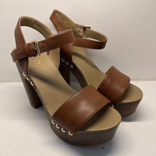 BONGO Brown Leather Studded Platform Heel Sandals Ankle Strap Buckle Size 7