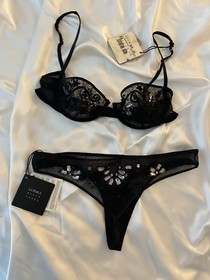 Rare 🖤La Perla Black Sheer Lace Bra and Crystal Embellished Thong Set