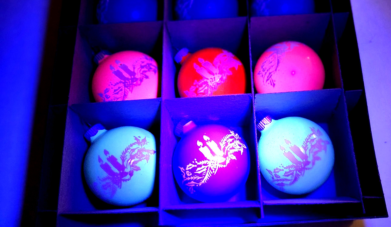 RARE Vintage Shiny Brite opaque non silvered stenciled ornaments. NOS. UV glow