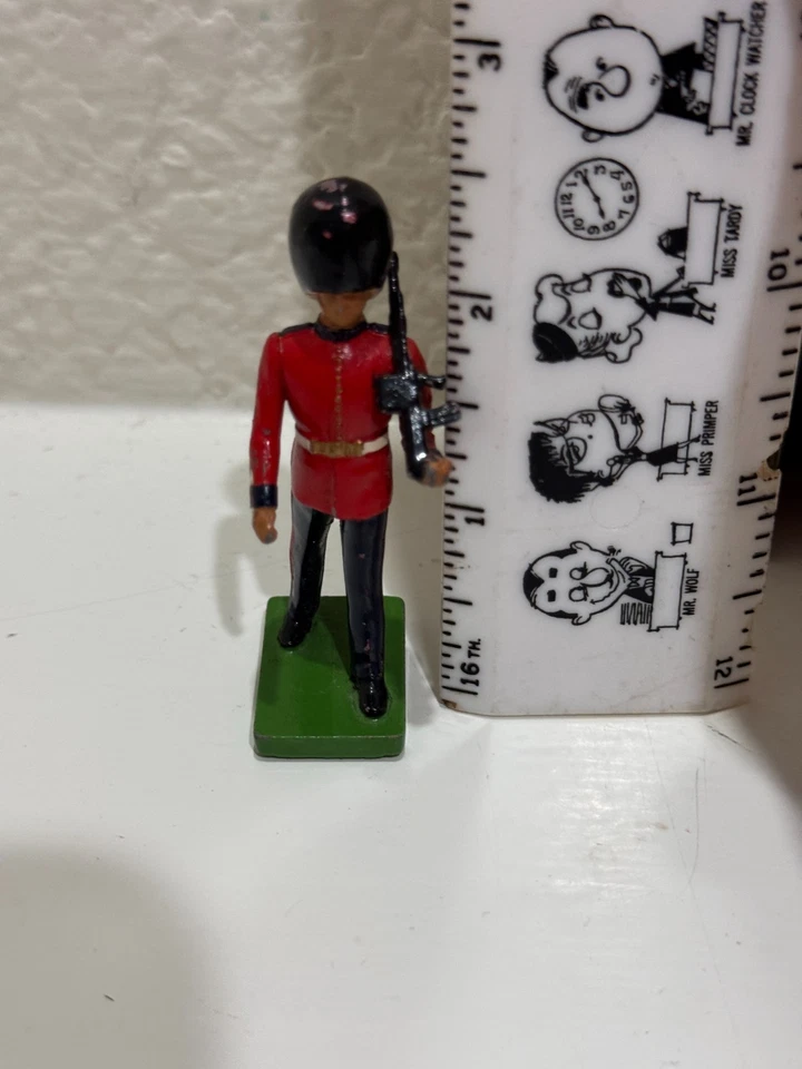 Britains Ltd Soldado de la Guardia Real, Caja Centinela - Figuras de metal fundido a presión (Inglaterra) Foto 4 de 4