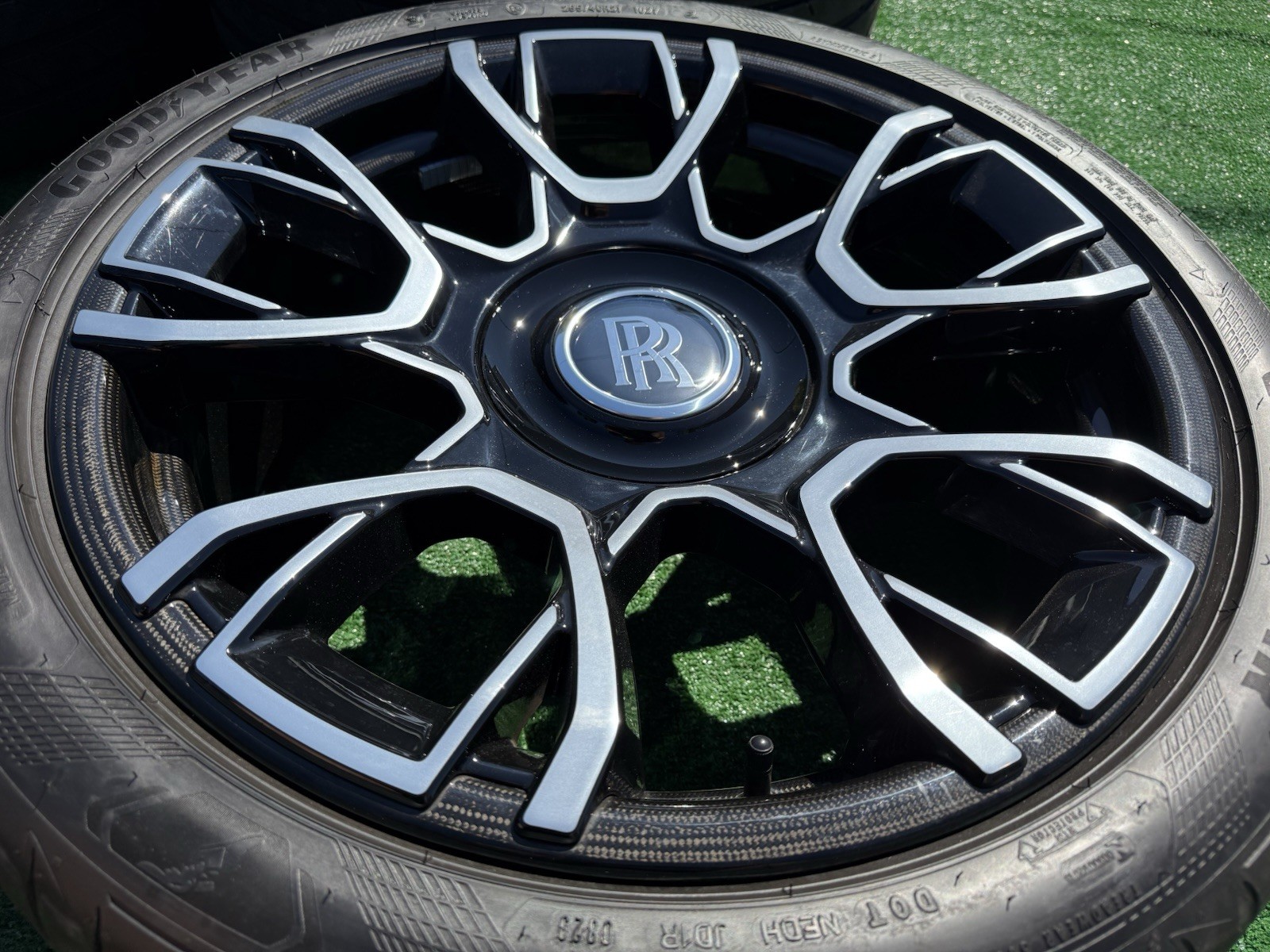 CARBON FIBER ROLLS ROYCE WHEELS GHOST OEM FACTORY ULTRA RARE FACTORY SET 4