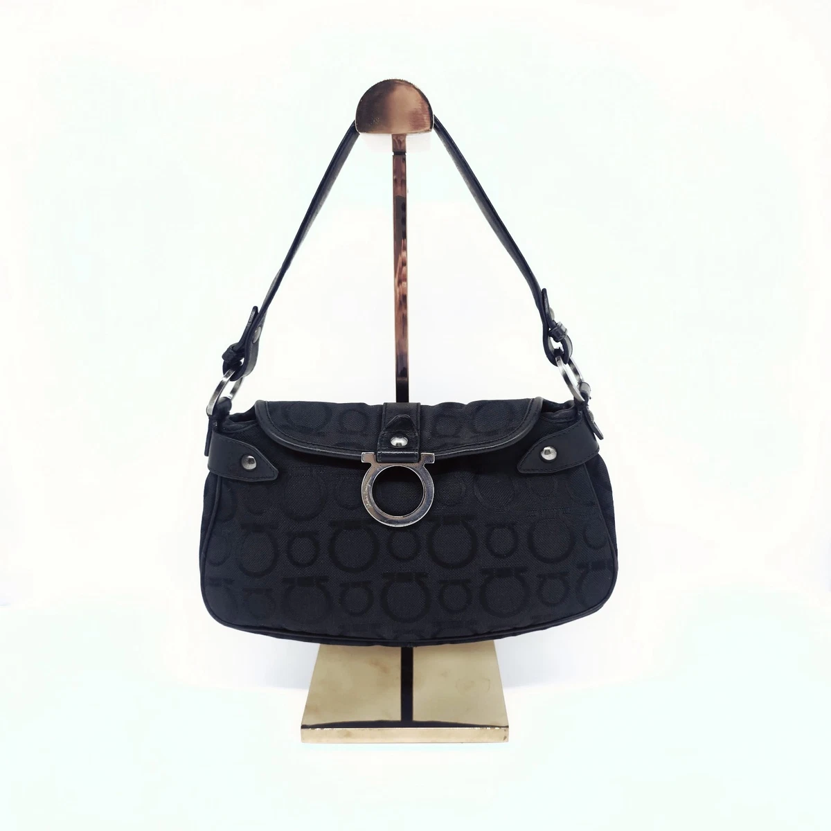 ショルダーバッグ Salvatore Ferragamo CANVAS SHOULDER BAG Salvatore Ferragamo CANVAS SHOULDER BAGの通販はau PAY マーケット
