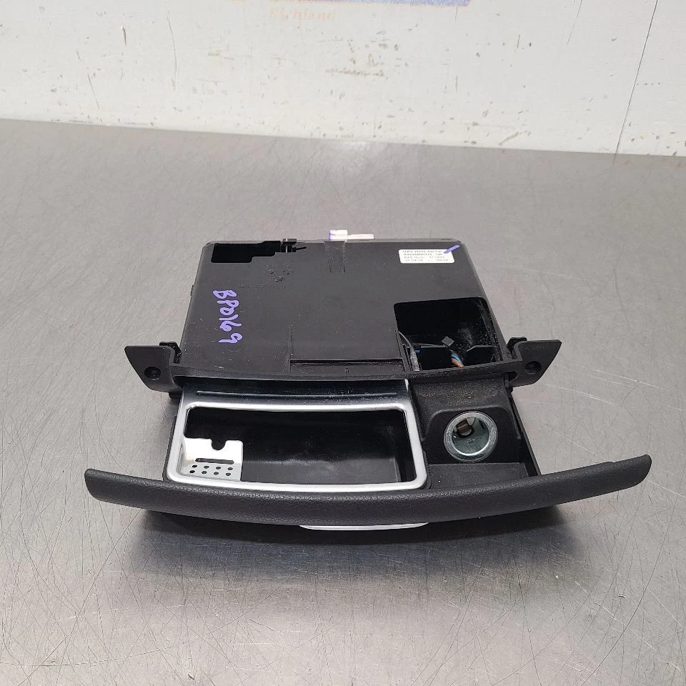 15 2015 MERCEDES-BENZ S550 222 ТИП ВЫДВИЖНОЙ ПЕПЕЛЬНИЦА ПАНЕЛЬ ПРИБОРНОЙ ПАНЕЛИ 2226800310 - Изображение 3 из 4