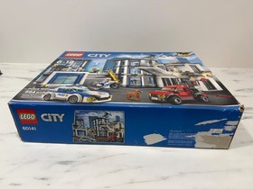 NIB LEGO CITY 60141 Police Station - New Sealed Retired 2017