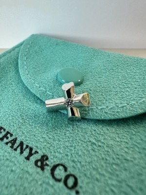 TIFFANY & CO. 18K White Gold Paloma Piccaso Tenderness Cross w
