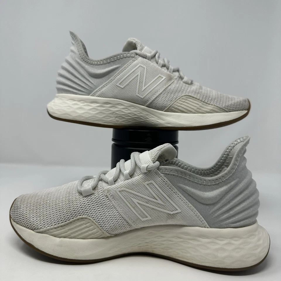New Balance Fresh Foam Roav Talla 7.5 Mujeres Zapatos para Correr Gris Tenis WROAVRW Foto 2 de 4