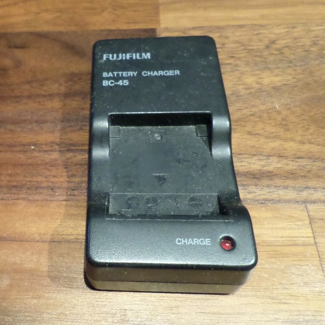 UK Genuine Fuji Fujifilm Battery Charger Plug Bc45 BC45 BC 45 for sale