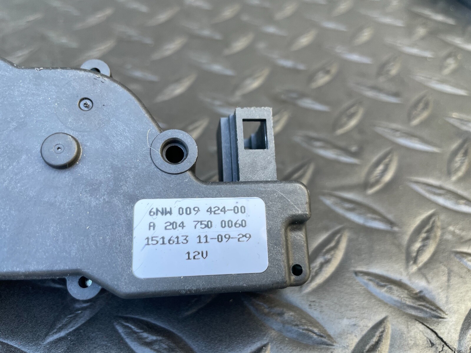 MERCEDES X166 / W166 GL450 TRUNK LIFT GATE REMOTE POWER CLOSE LOCK