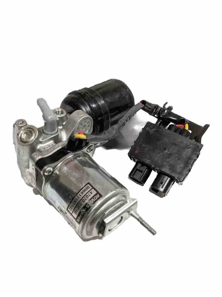 2013 - 2017 Toyota Camry Avalon Hybrid ABS Brake Booster Actuator  