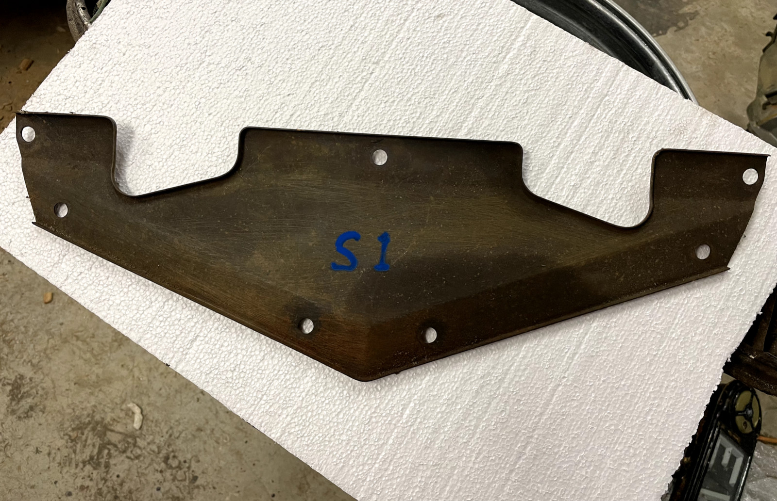 BENTLEY GRILL BAFFLE. THE WORLDS LARGEST 1946 to 1965 ROLLS ROYCE USED INVENTORY