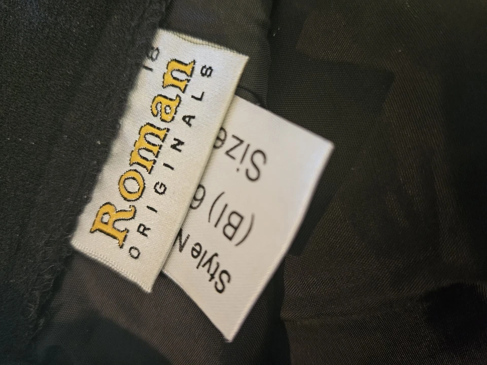 Saia maxi lápis preta tamanho 18 romana dividida frente e verso - Imagem 4 de 4