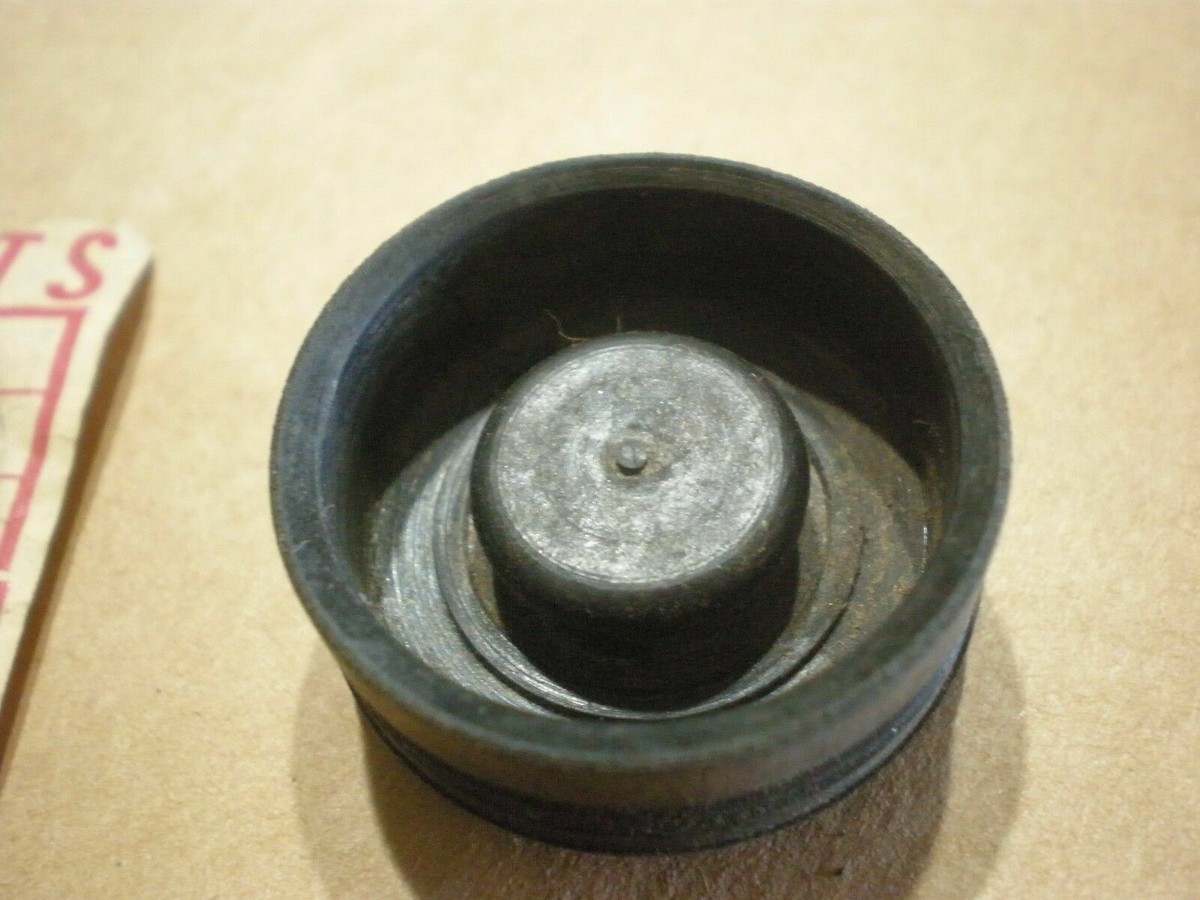 OEM NOS Genuine Kawasaki Set of 2 Fork Top Bolt Cap 44062-004 F7