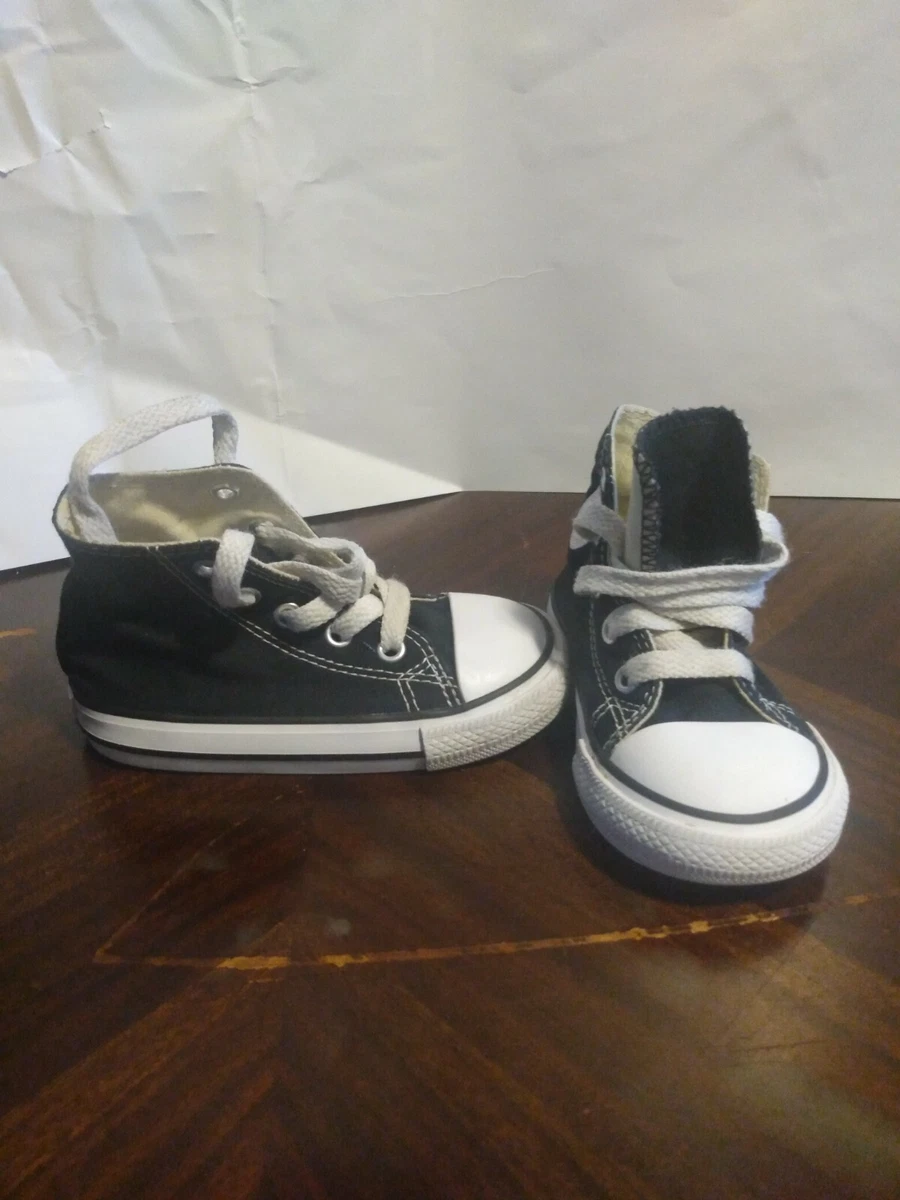 Size 6 Converse All Star top Shoes |