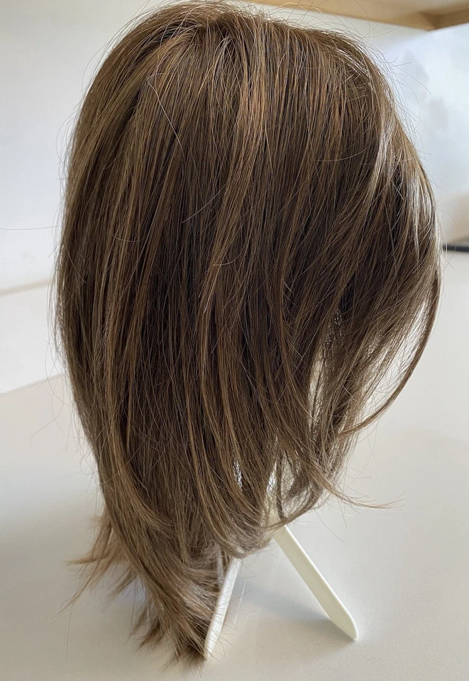 Peluca Raquel Welch promedio con flequillo pelo madocrílico marrón Foto 4 de 4