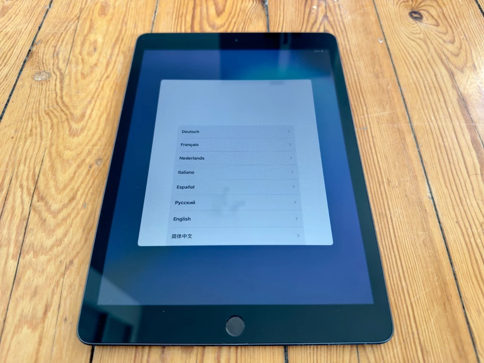 Apple iPad (8. Generation) – 32 GB – WiFi – Space Grau - Bild 3 von 3