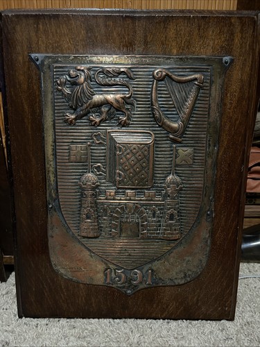 Plaque murale vintage en cuivre avec armoiries royales 1905 Fisher & Ludlow Ltd - Photo 1/14