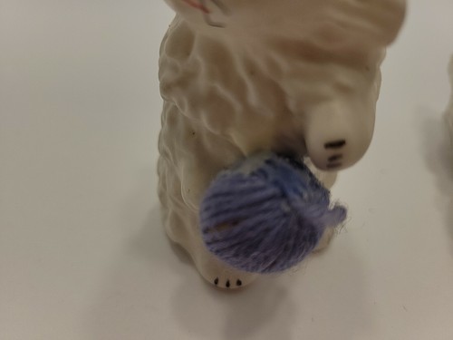 Vintage Japan Enesco Salt Pepper Shakers Cats Yarn Balls Whiskers Noise Makers - Picture 8 of 12
