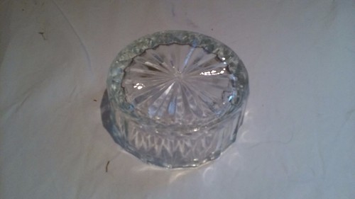 Small vintage faceted glass candy dish - Picture 2 of 6