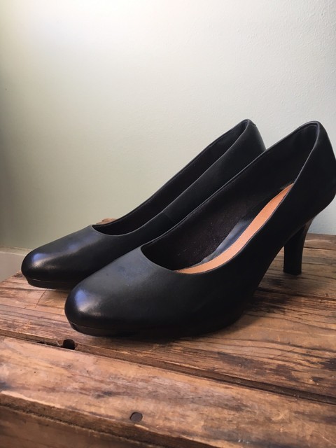 clarks artisan black pumps
