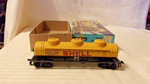 HO Scale Athearn 3 Dome Tank Car, Shell Oil Company Yellow, #2005 Built - Picture 3 of 3