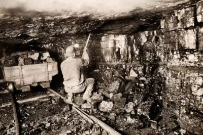 Coal Mining in the Elgin mine at Drumheller Alberta Canada 4x6 Photo