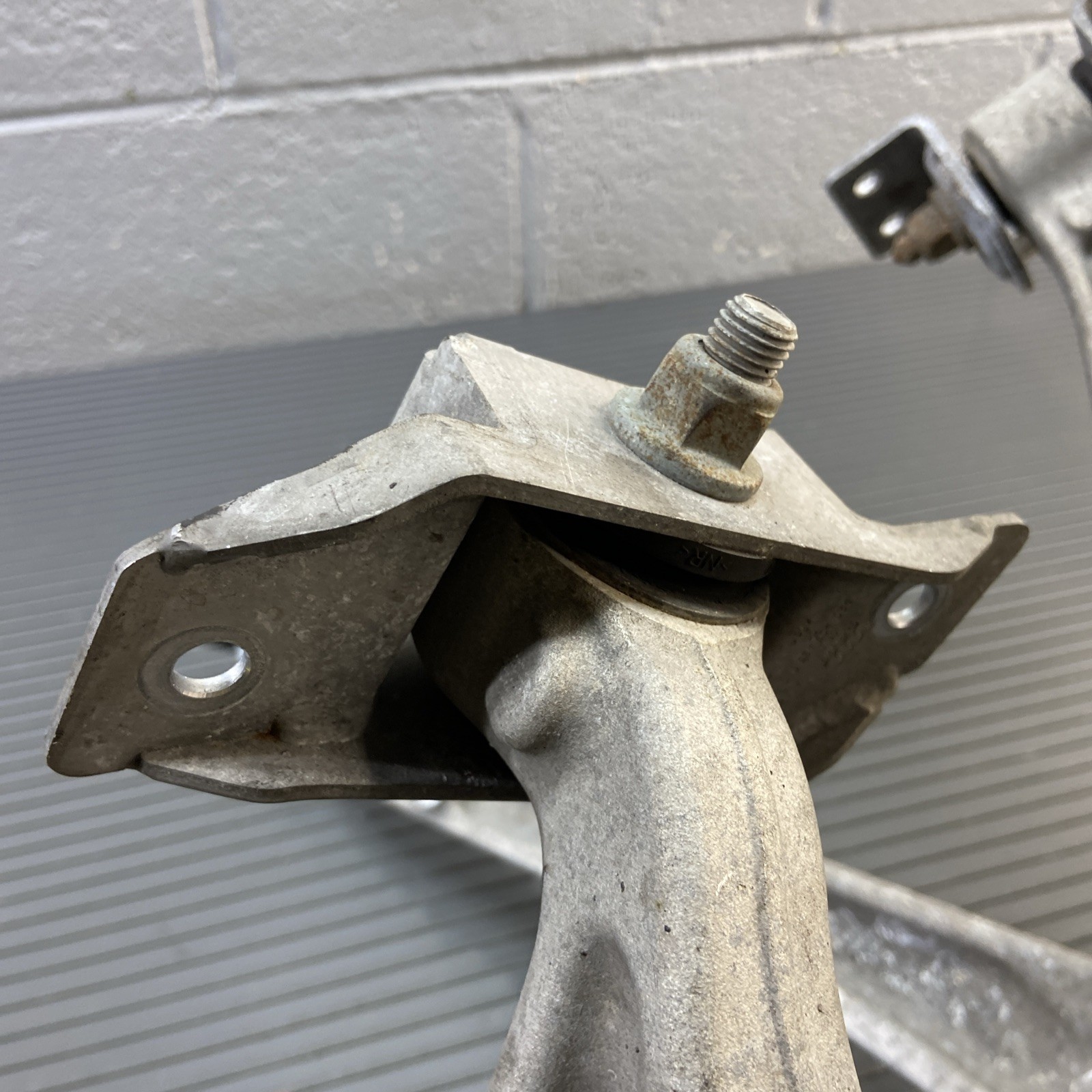 2010-2015 Audi R8 42 Spyder AWD Front Left Spindle Knuckle Hub 34k Miles OEM