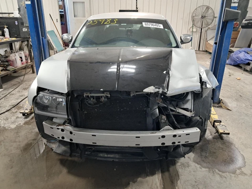 2010 Chrysler 300 Used Trunk Lid 4DR SED SLV Local Pick Up Only 448131 - Image 2 of 4