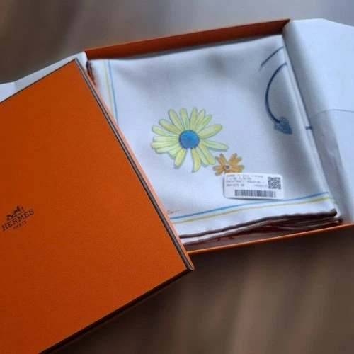 HERMES Carre 90 I LIKE FLOWERS Silk Scarf Boxed Very Good Condition France t46