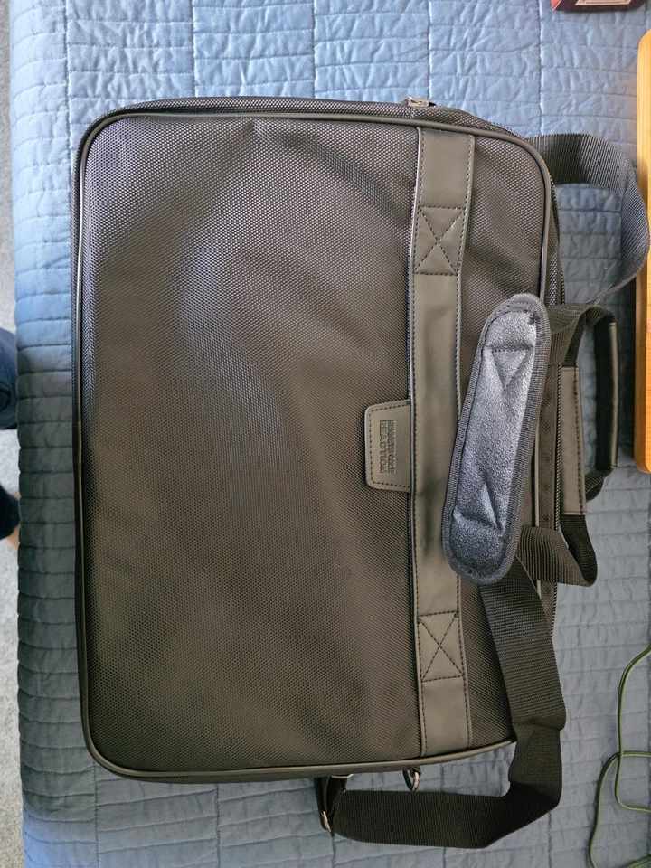 Kenneth Cole Reaction Keystone Checkpoint Laptop Bag Unisex - Image 2 of 4