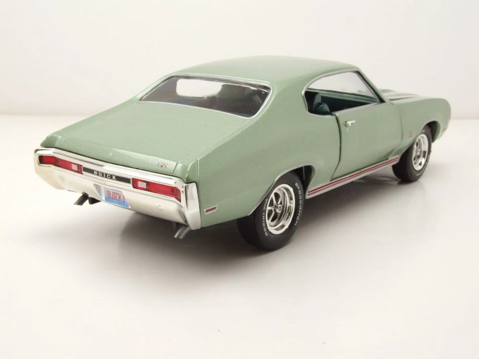 Buick Grand Sport Hardtop 1970 Verde Metallizzato Modellino Auto 1:18 Auto World - Immagine 2 di 4