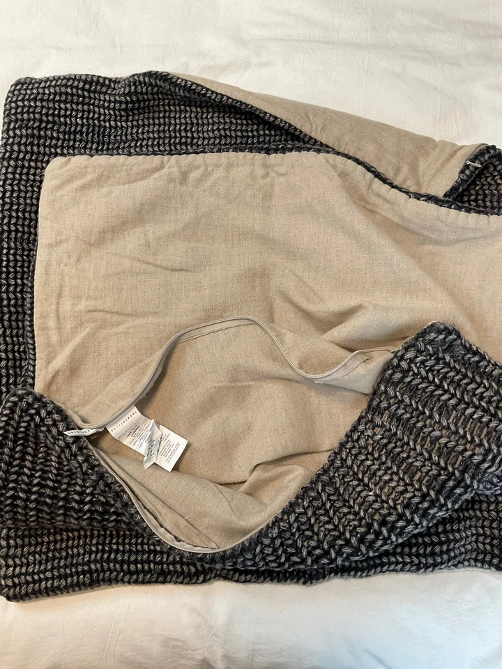 "Funda/almohada Pottery Barn tejida acogedora 22"" gris/negro -pesada" Foto 4 de 4