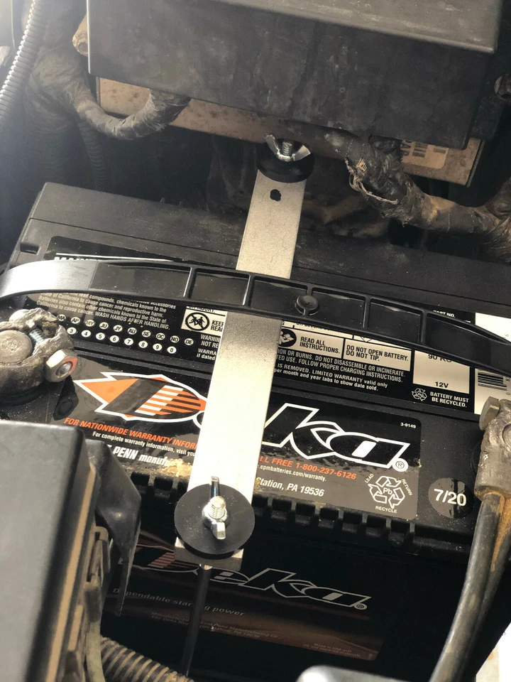 KIT DE SUJECIÓN DE BATERÍA PARA JEEP WRANGLER TJ YJ JK BARRAS DE MONTAJE DE BARRA DE ALUMINIO PERNOS Foto 4 de 4