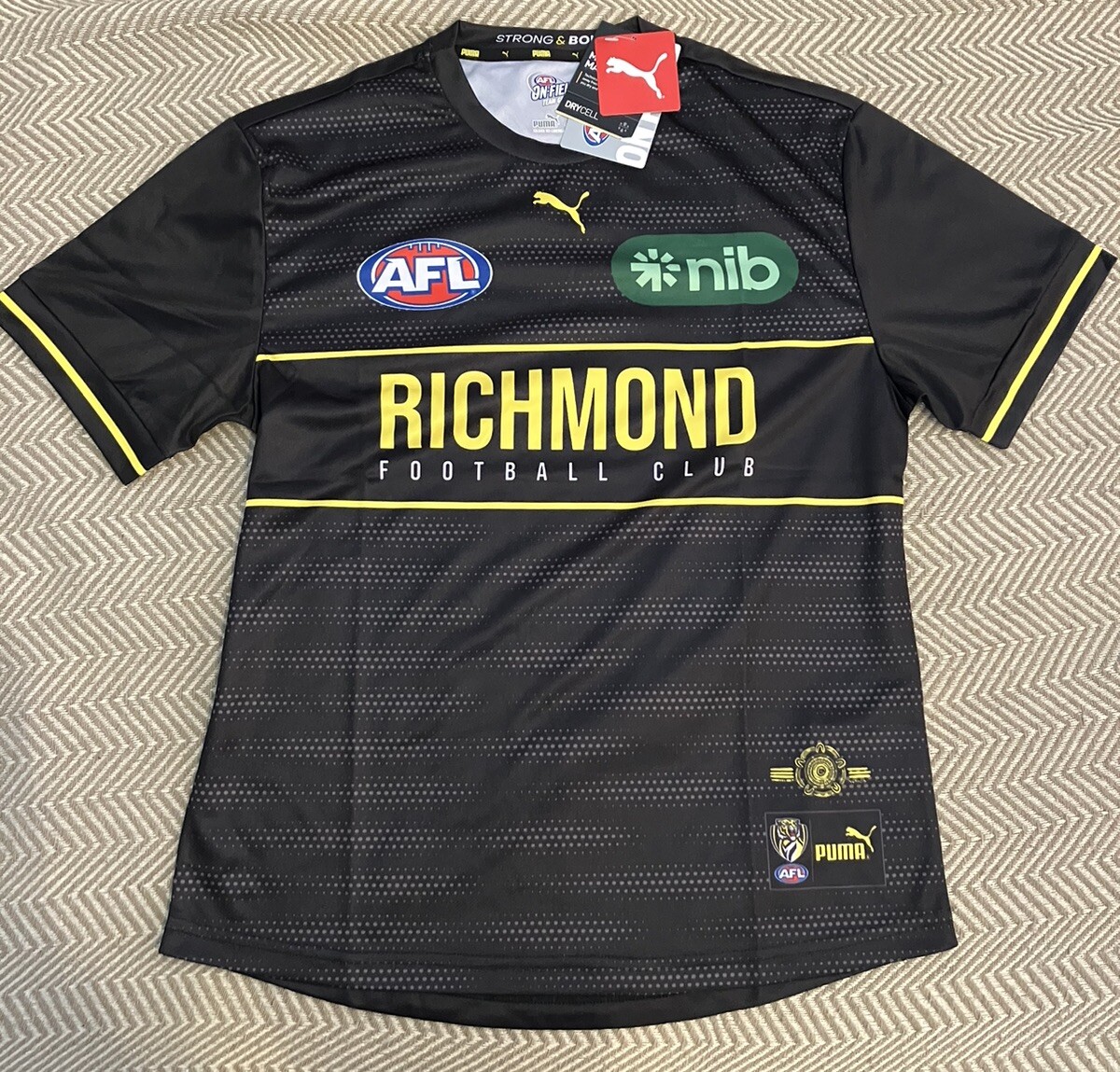 Nueva con etiquetas Camiseta de Fútbol Richmond FC Carbón Talla Pequeña AFL Puma Negra Nueva en el Campo