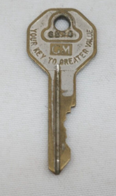 Vintage 1960s GM Key w/ Knock Out Section Model 8834      TF