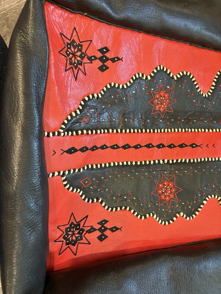 Puf otomana rectangular de cuero hecha a mano negro rojo marroquí *solo cubierta* Foto 4 de 4