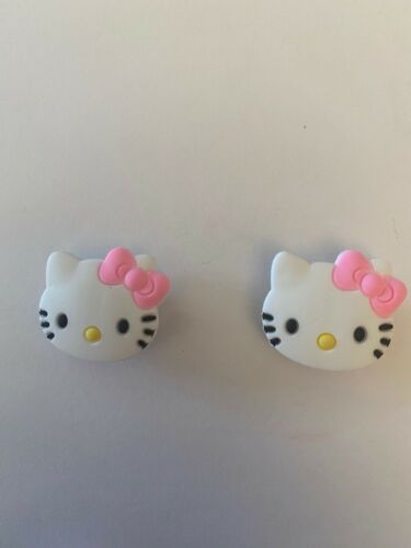 Lot de 2 charmes arc rose Hello Kitty pour Crocs ! - Photo 1 sur 2