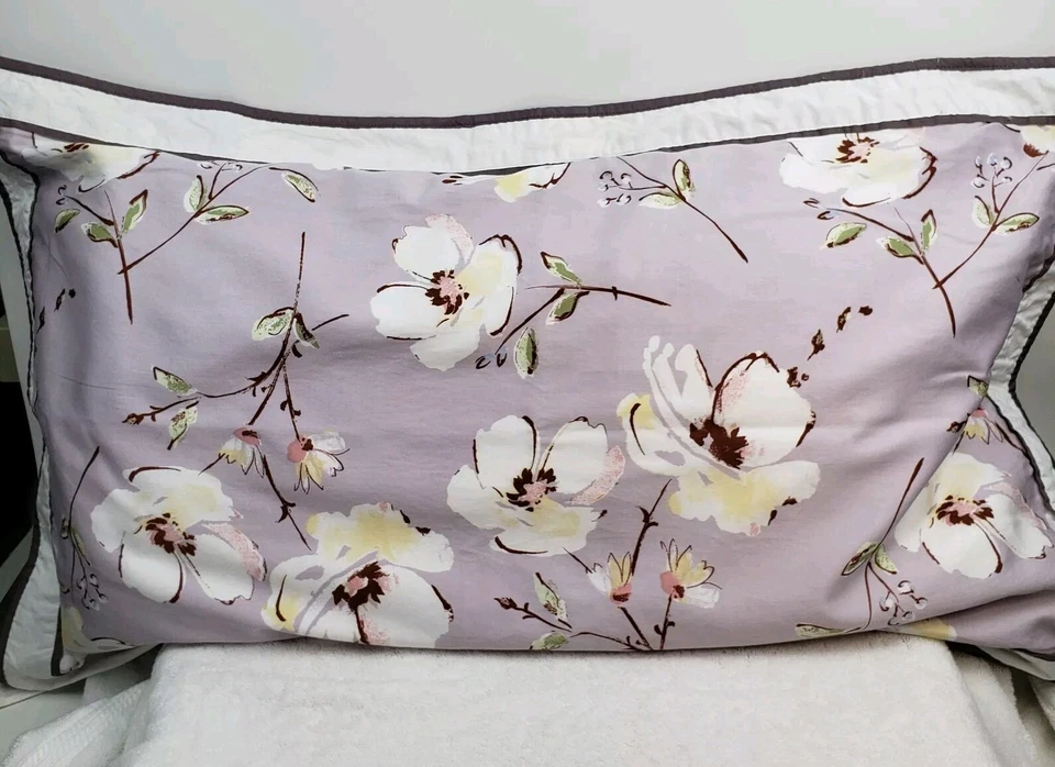 Liz Claiborne Single Sham "King" Floral Lavanda Blanco Pipa Borde Blanco  Foto 2 de 4