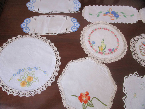 22 HERMOSOS TAPETES VINTAGE BORDADOS A MANO - Imagen 7 de 13