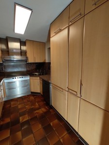 Massivholzküche gebraucht, mit Elektrogeräten (Herd, Spülmaschine, Kühlschrank)