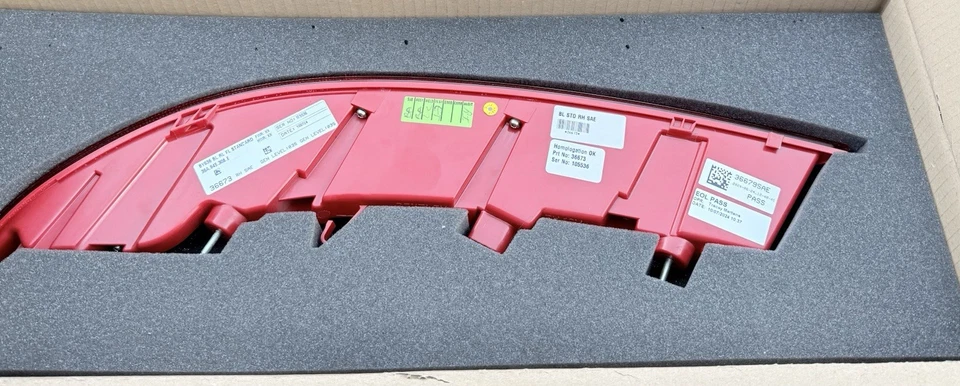 Luz de parachoques trasero derecho Bentley Bentayga 2022 Foto 2 de 4