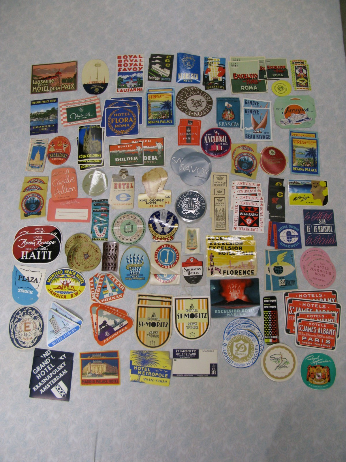 Travel Decals, 68 Diff. Hotels, Original New ( 147 Decals ).