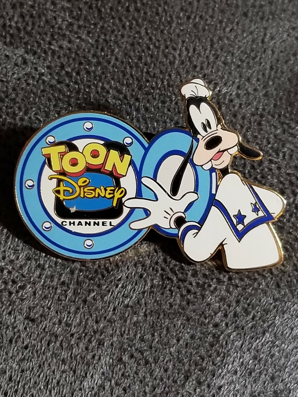 Gold Tone Disney Channel Toon Enameled Goofy Pinback