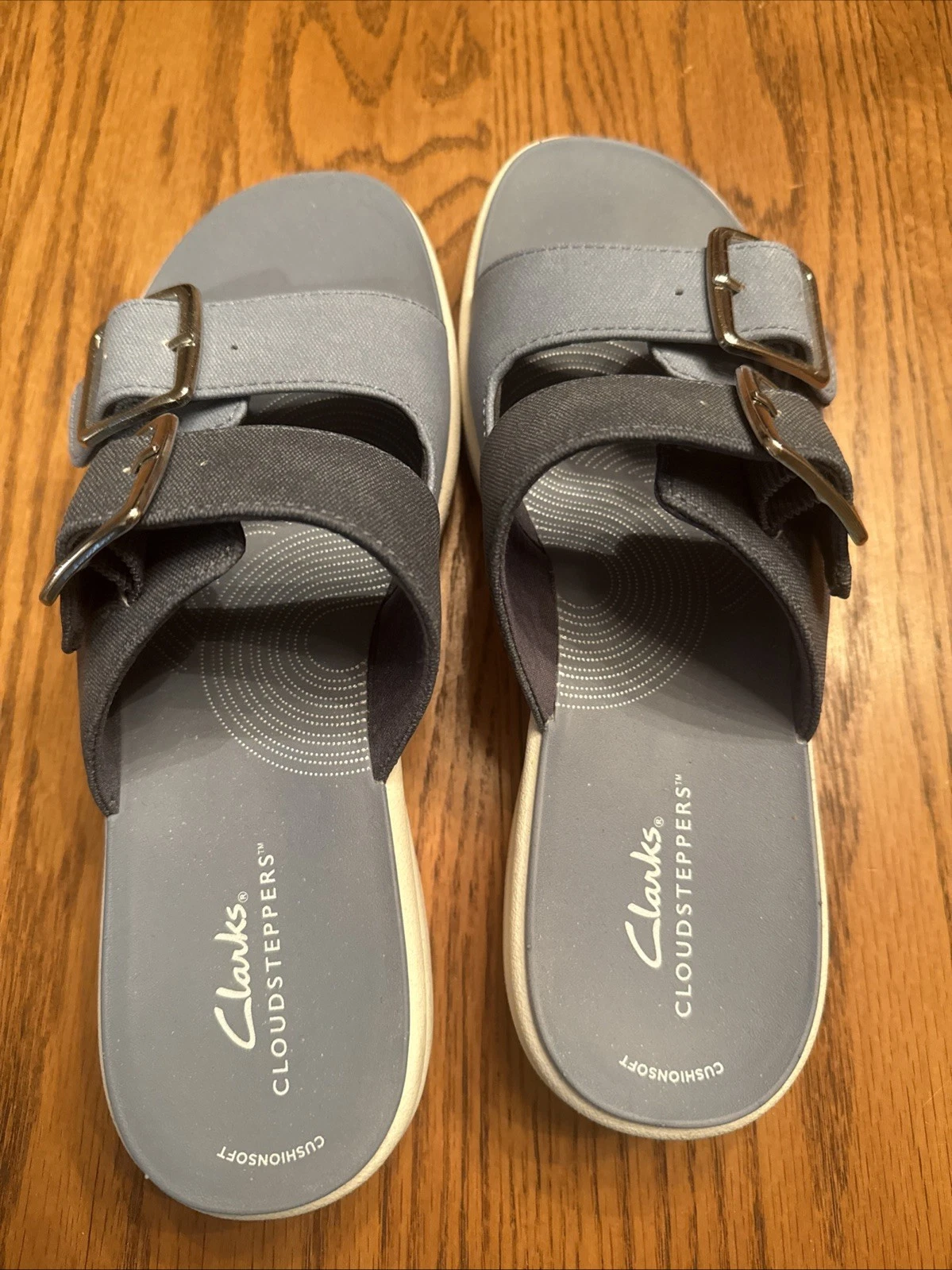 Fibbia Cloudsteppers Drift di Clarks 8 5M usata in ottime condizioni doppia fibbia dettagli. Sandali