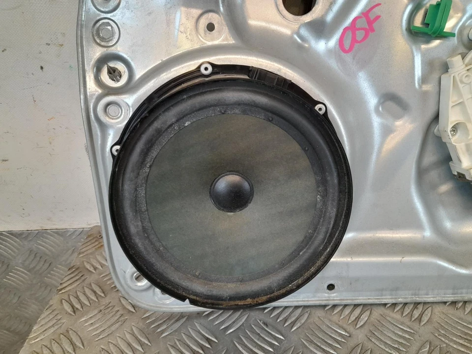 VOLKSWAGEN TIGUAN Mk1 07-16 Right Drivers O/S Front Window Regulator 5N2837730D - Image 4 of 4