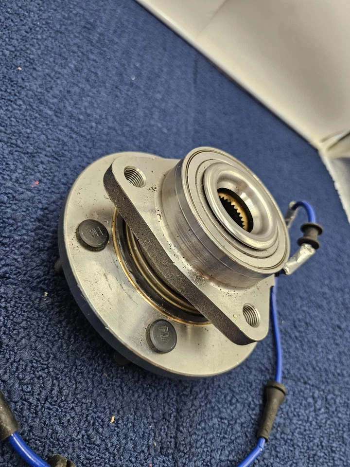 Conjunto de buje de cojinete de rueda delantera Moog 515125 para Nissan Armada Titan 2008-2012 Foto 2 de 4