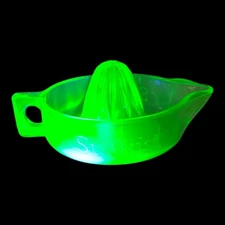 Vintage Sunkist Green Glass Round Shape Kitchenware Manual Citrus Juicer USA