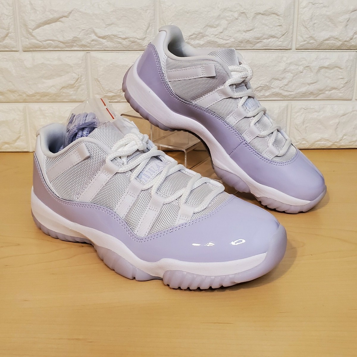Nike Womens Size 8.5 Air Jordan 11 Retro Low Pure Violet