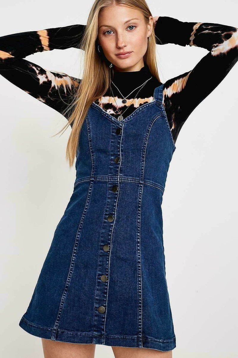 white christmas dresses Urban Outfitters Medium Wash Denim Button Front Midi Dress (S) – The  Thrifty Hippy
