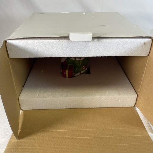 Pedestal de Navidad Papá Noel Plato de Pastel Living Quarters Regalos Regalos Árbol con Caja - Imagen 14 de 15